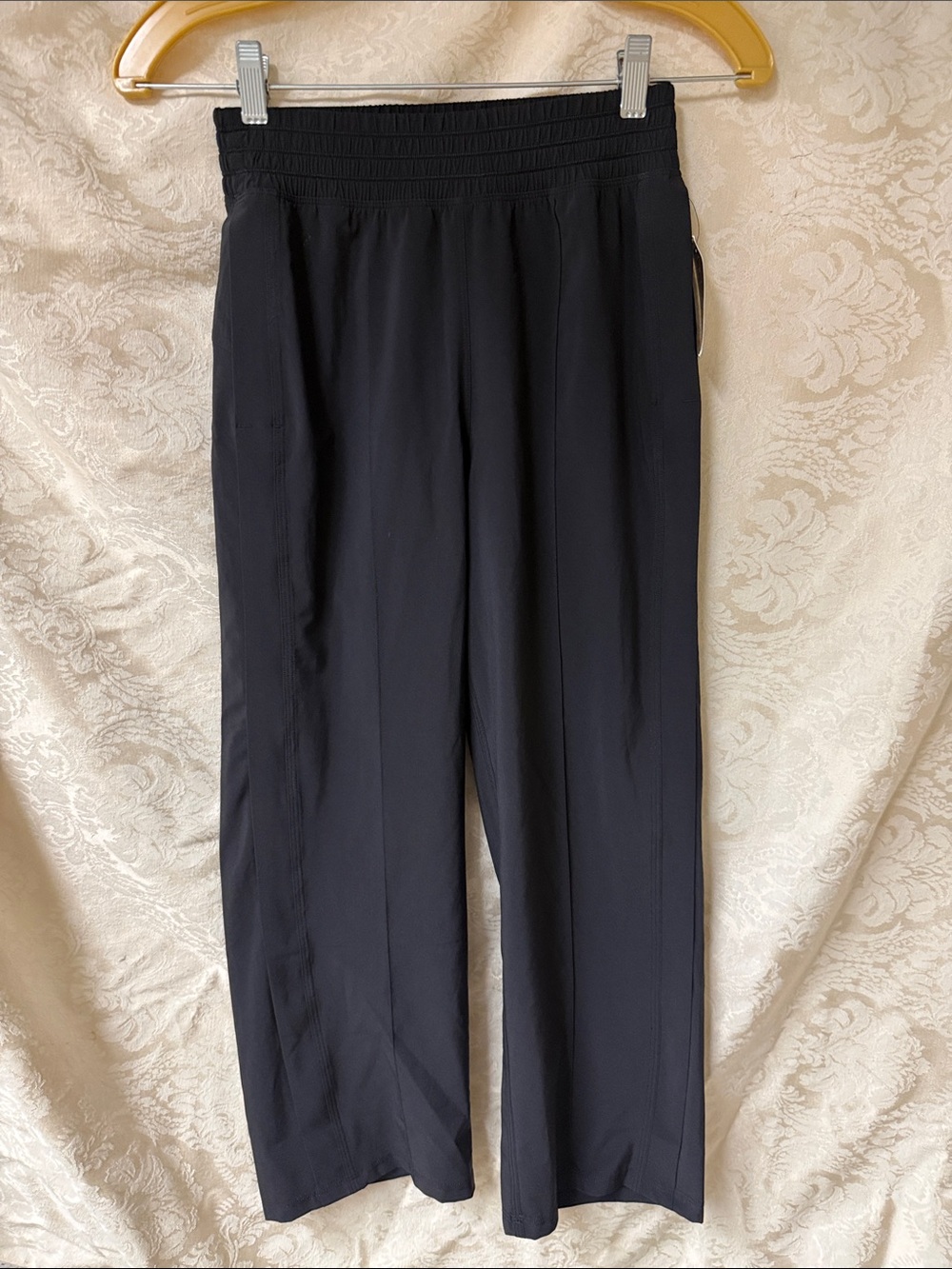 NWT Lululemon Wonderer Crop in Black